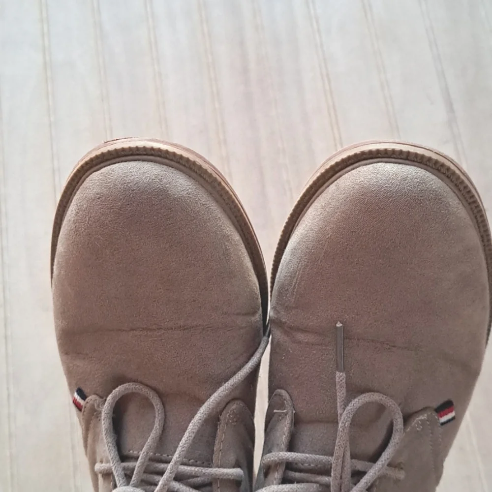 Tommy Hilfiger Michael Chukka Boots Taupe Cognac Youth Size 3 Preppy Classic